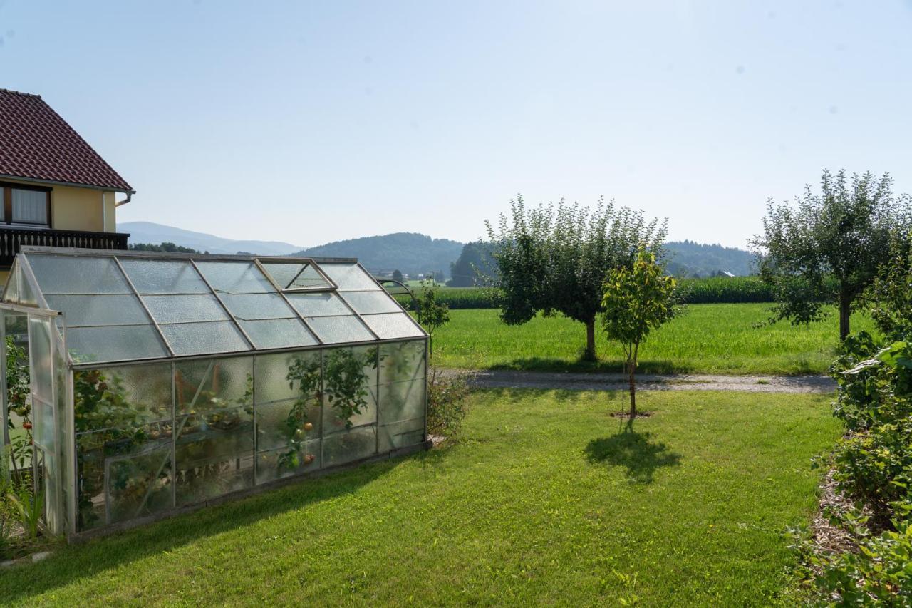 Ferienwohnung Im Idyll 1 Hengersberg Exterior photo